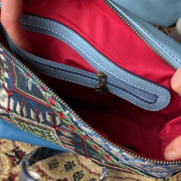 BNWT Desigual exotic capri bag and clutch - Picture 17 of 17